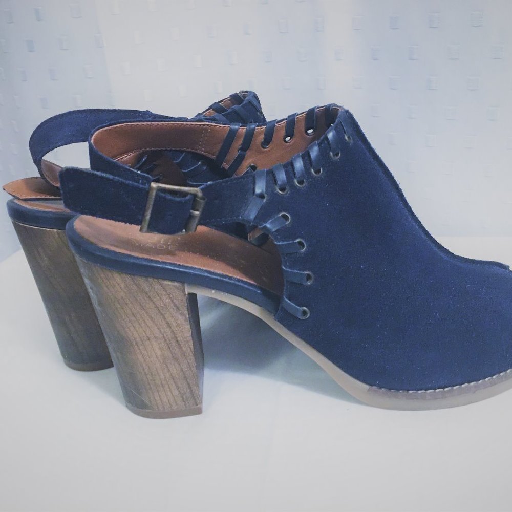 Ora Italy Blue Suede pumps